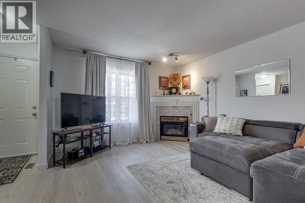 31 Kerry Wood Mews, Red Deer, Alberta  T4N 7B8 - Photo 8 - A2307185
