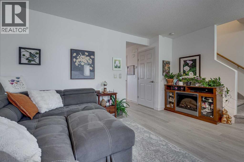 31 Kerry Wood Mews, Red Deer, Alberta  T4N 7B8 - Photo 7 - A2307185