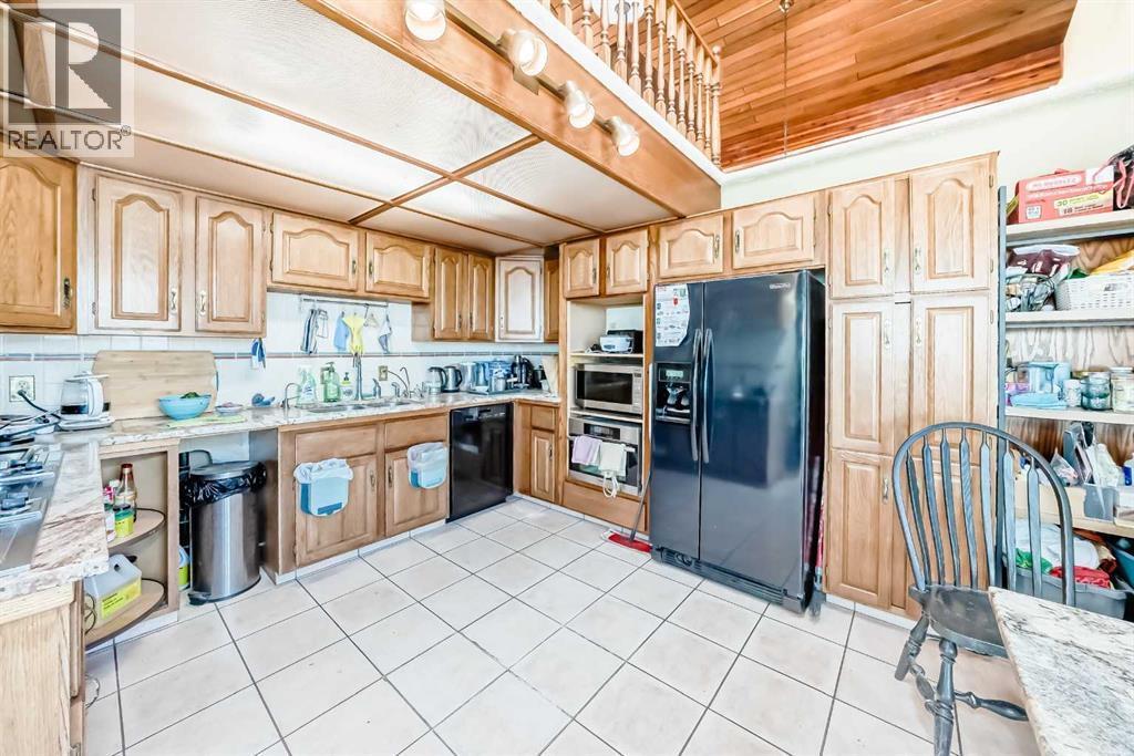 156 Edgehill Close NW, Calgary, Alberta  T3A 2X1 - Photo 5 - A2319829