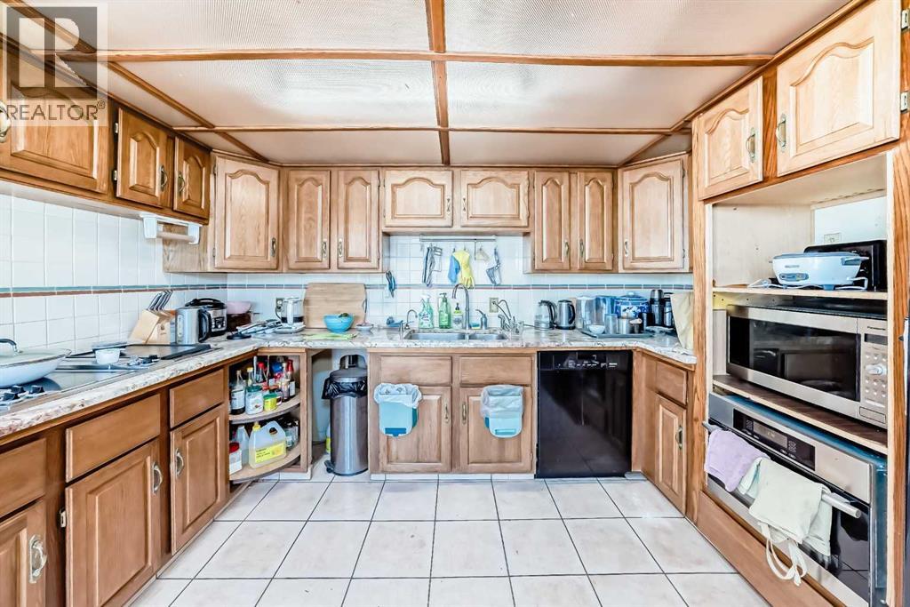 156 Edgehill Close NW, Calgary, Alberta  T3A 2X1 - Photo 6 - A2319829