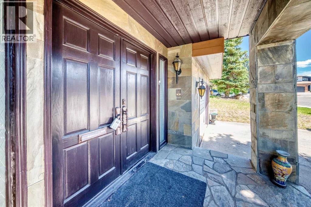 156 Edgehill Close NW, Calgary, Alberta  T3A 2X1 - Photo 3 - A2319829