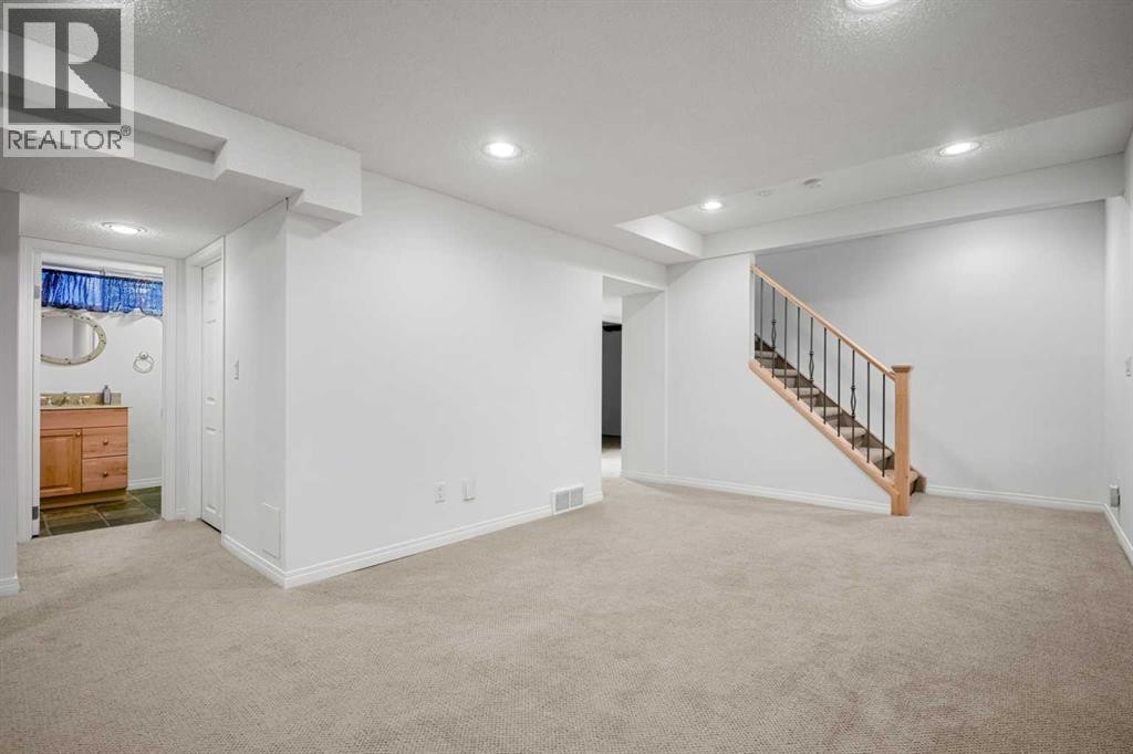 120 Lake Placid Road SE, Calgary, Alberta  T2J 4C5 - Photo 30 - A2326971
