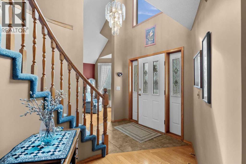 40 Scenic Ridge Place NW, Calgary, Alberta  T3L 1V3 - Photo 4 - A2333498