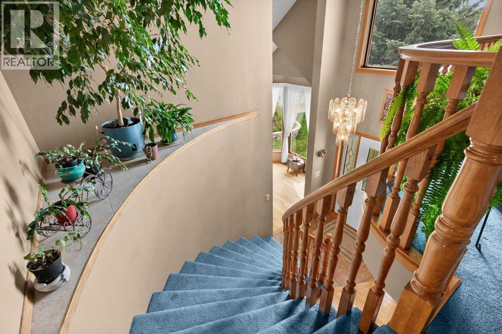 40 Scenic Ridge Place NW, Calgary, Alberta  T3L 1V3 - Photo 7 - A2333498