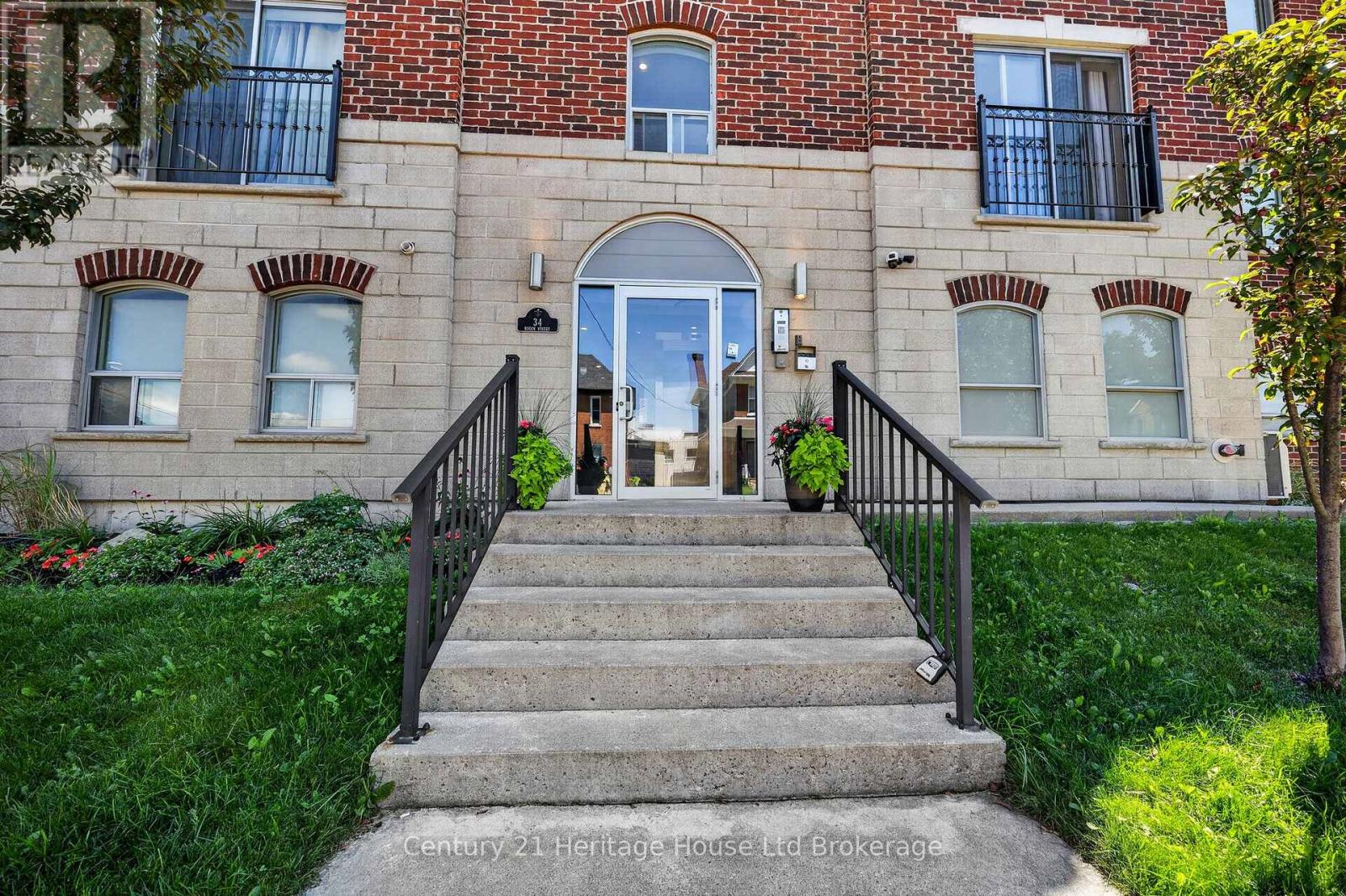 301 - 34 Brock Street, Woodstock, Ontario  N4S 3B5 - Photo 2 - X13639504