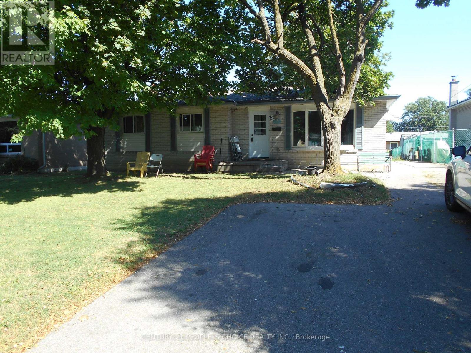 13 Brookdale Crescent, Brampton, Ontario  L6T 1M8 - Photo 2 - W13636924