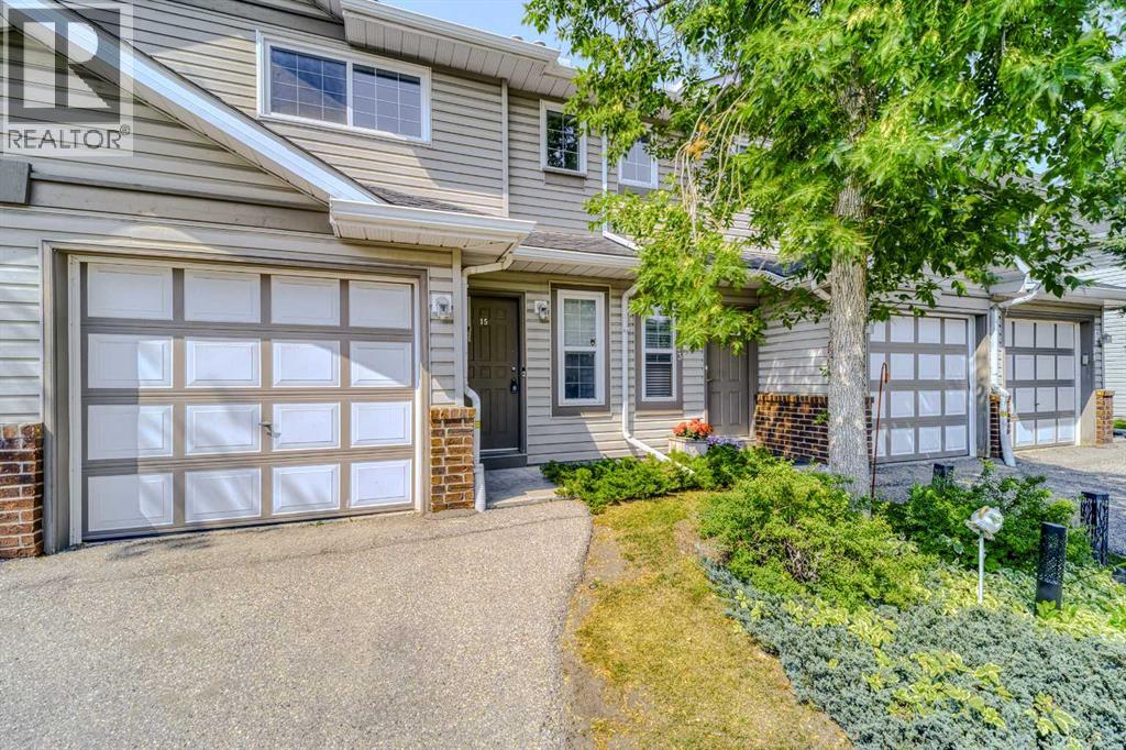 15 Harvest Glen Heights NE, Calgary, Alberta  T3K 4L3 - Photo 2 - A2334476