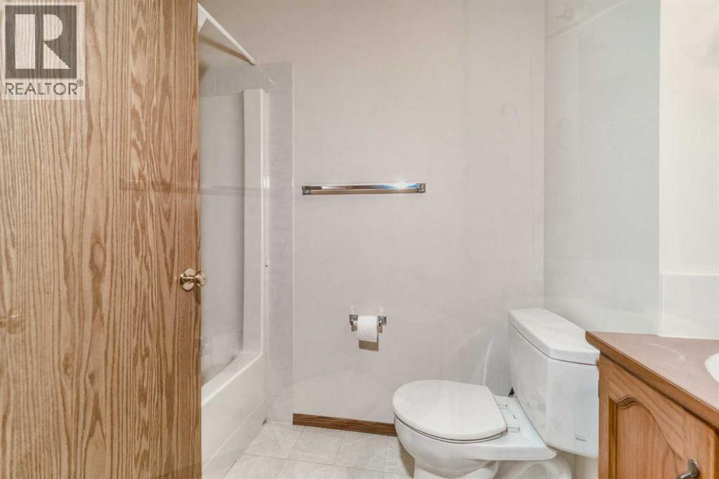 15 Harvest Glen Heights NE, Calgary, Alberta  T3K 4L3 - Photo 27 - A2334476