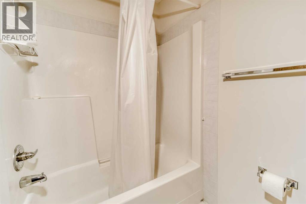 15 Harvest Glen Heights NE, Calgary, Alberta  T3K 4L3 - Photo 28 - A2334476