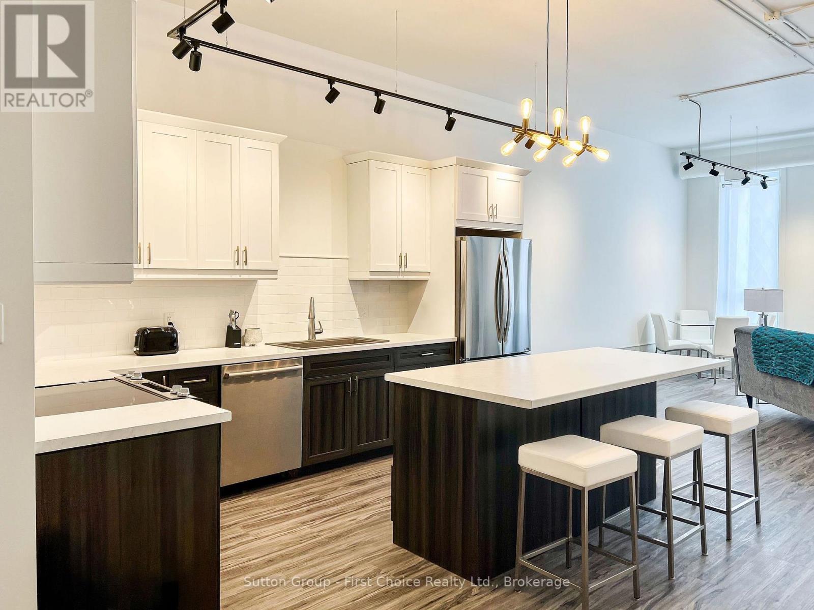 Upper - 41 Market Place, Stratford, Ontario  N5A 1A4 - Photo 10 - X13639500
