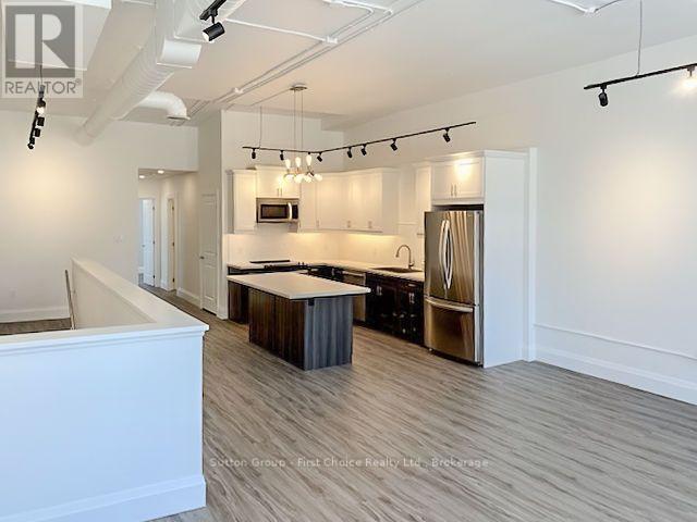 Upper - 41 Market Place, Stratford, Ontario  N5A 1A4 - Photo 12 - X13639500