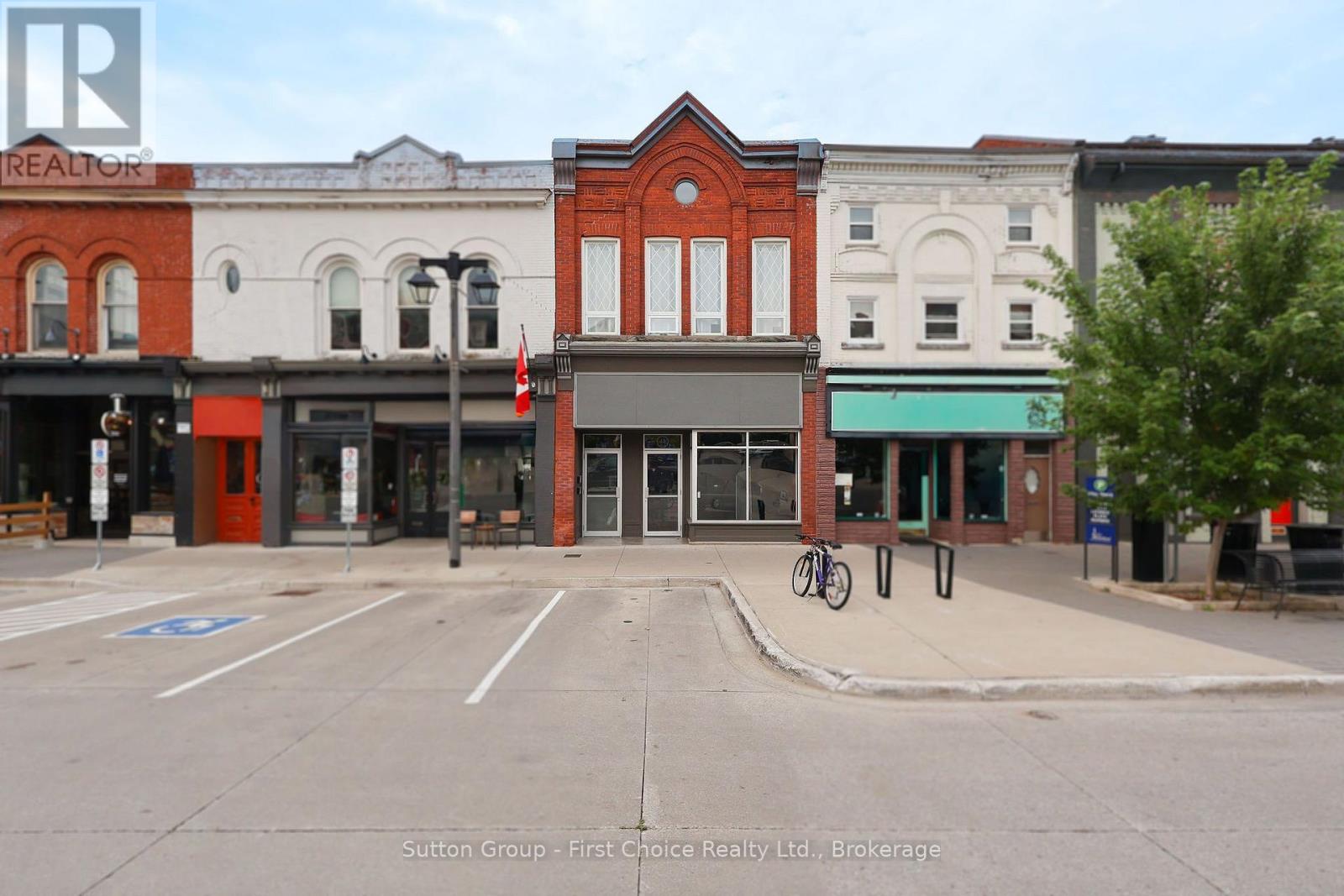 Upper - 41 Market Place, Stratford, Ontario  N5A 1A4 - Photo 2 - X13639500