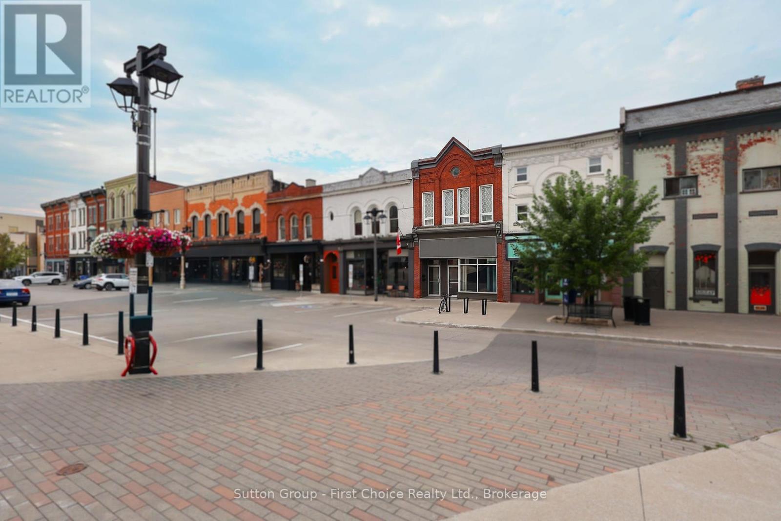 Upper - 41 Market Place, Stratford, Ontario  N5A 1A4 - Photo 3 - X13639500