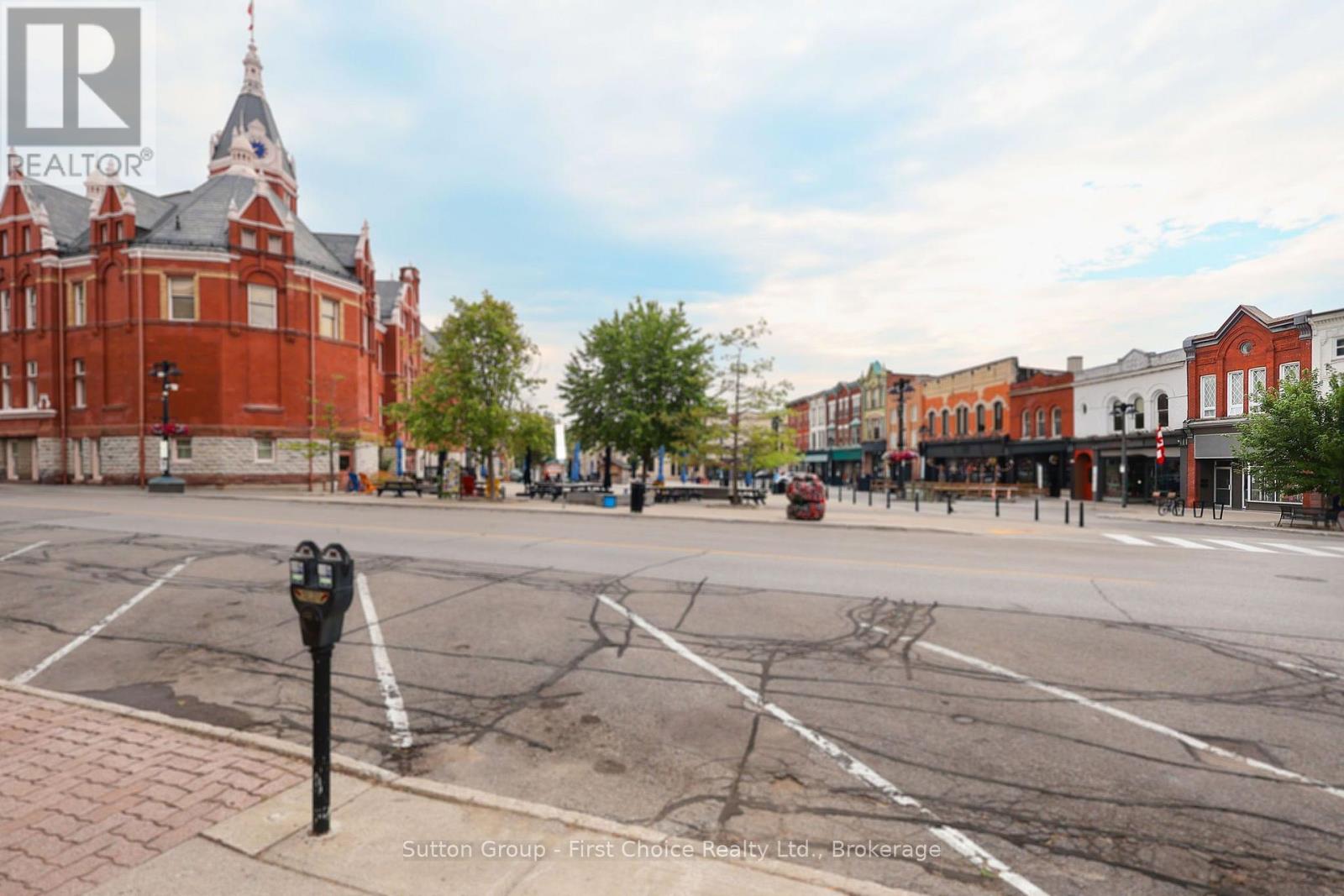 Upper - 41 Market Place, Stratford, Ontario  N5A 1A4 - Photo 4 - X13639500