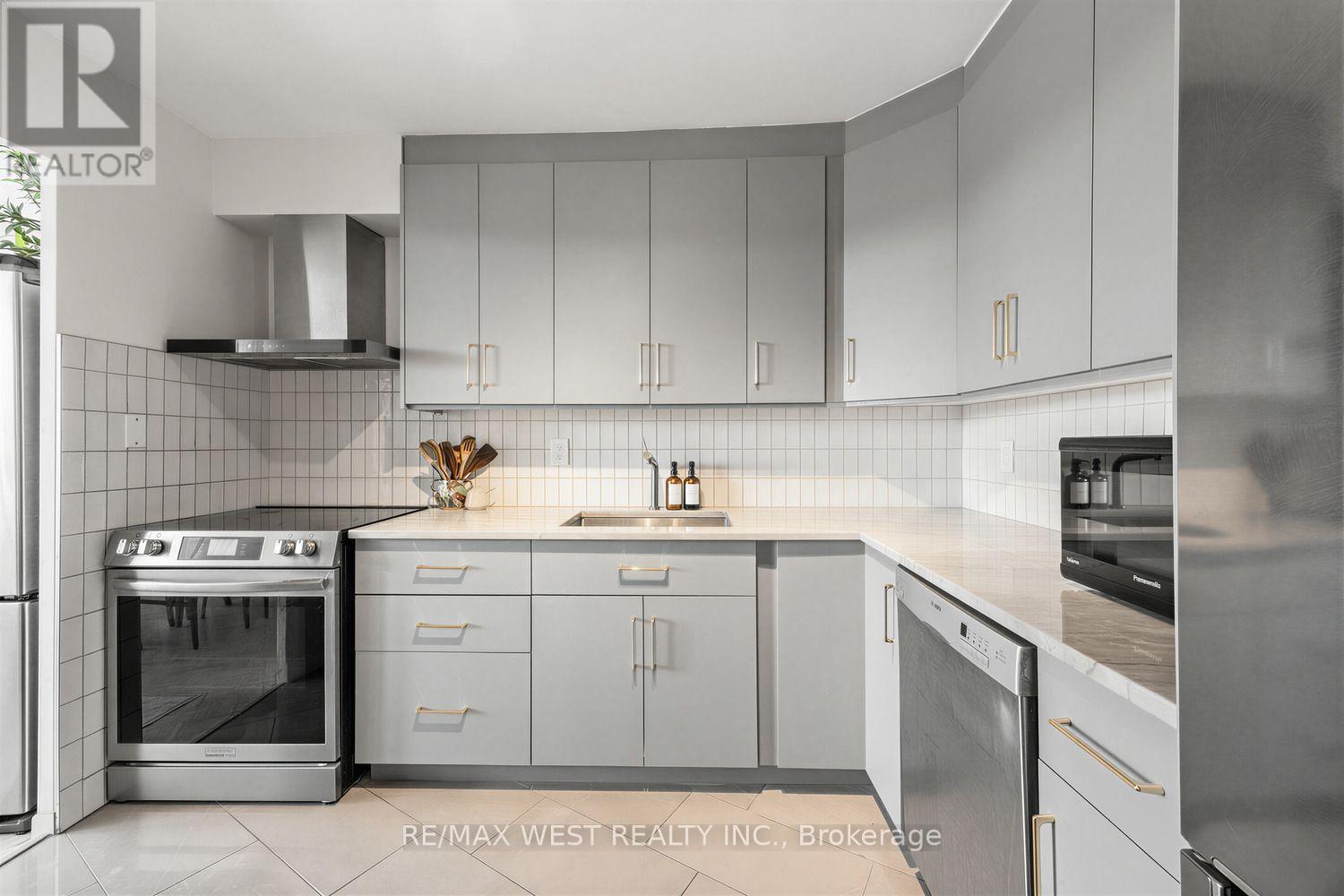 805 - 60 Pavane Linkway, Toronto, Ontario  M3C 1A1 - Photo 10 - C13639568