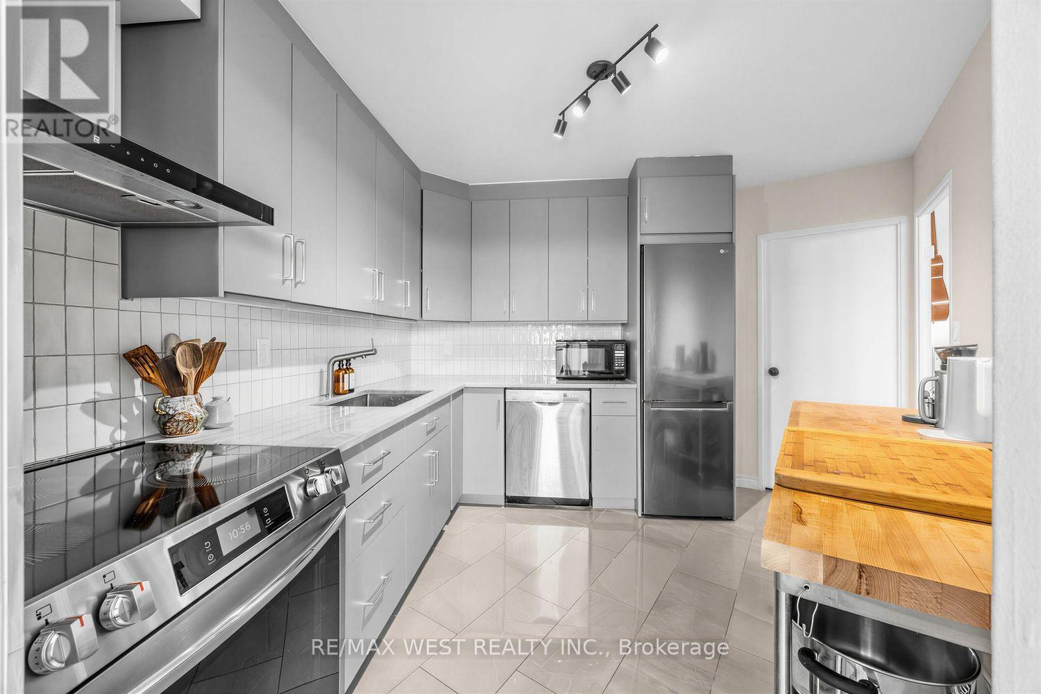 805 - 60 Pavane Linkway, Toronto, Ontario  M3C 1A1 - Photo 11 - C13639568