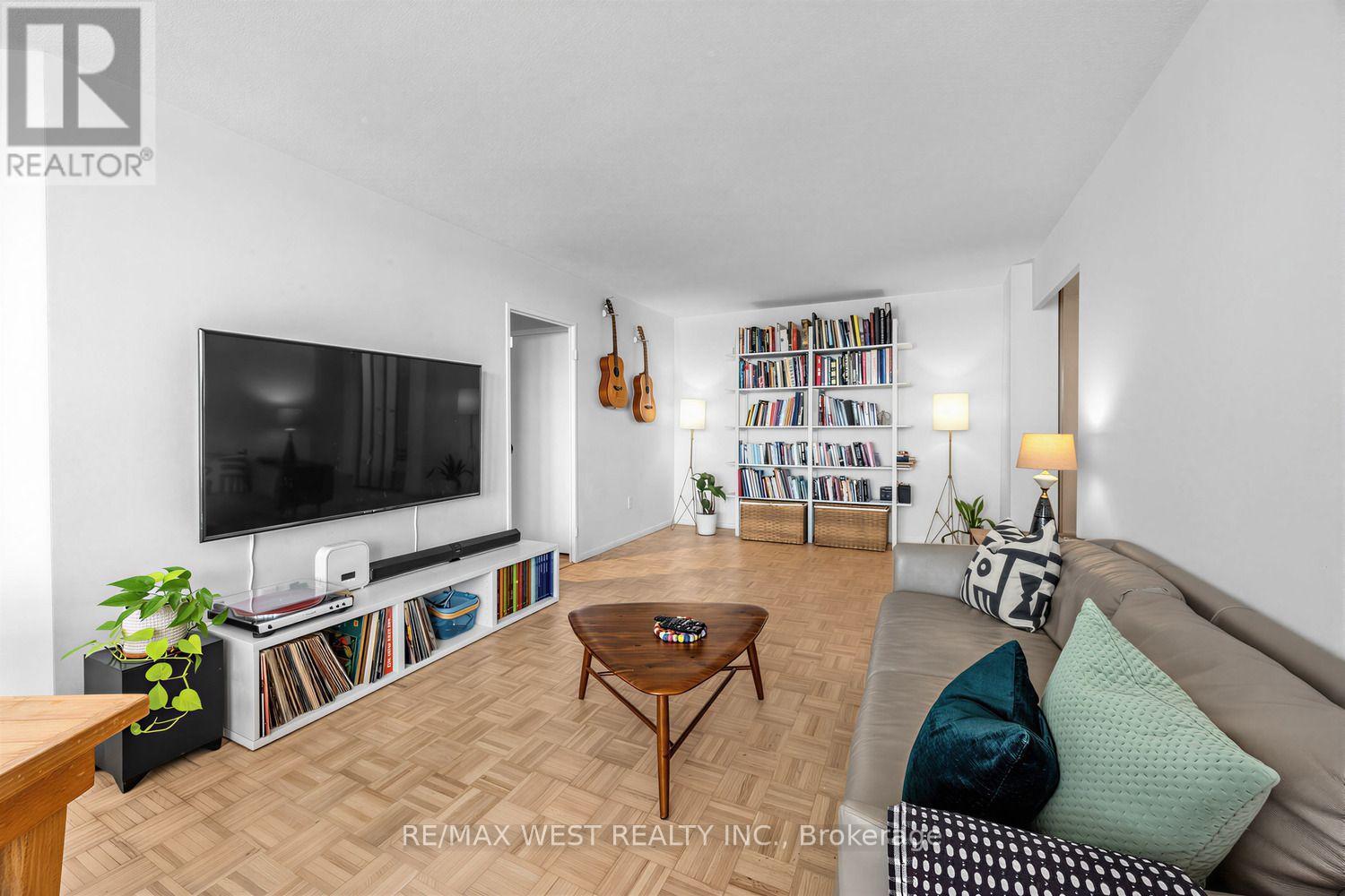 805 - 60 Pavane Linkway, Toronto, Ontario  M3C 1A1 - Photo 6 - C13639568