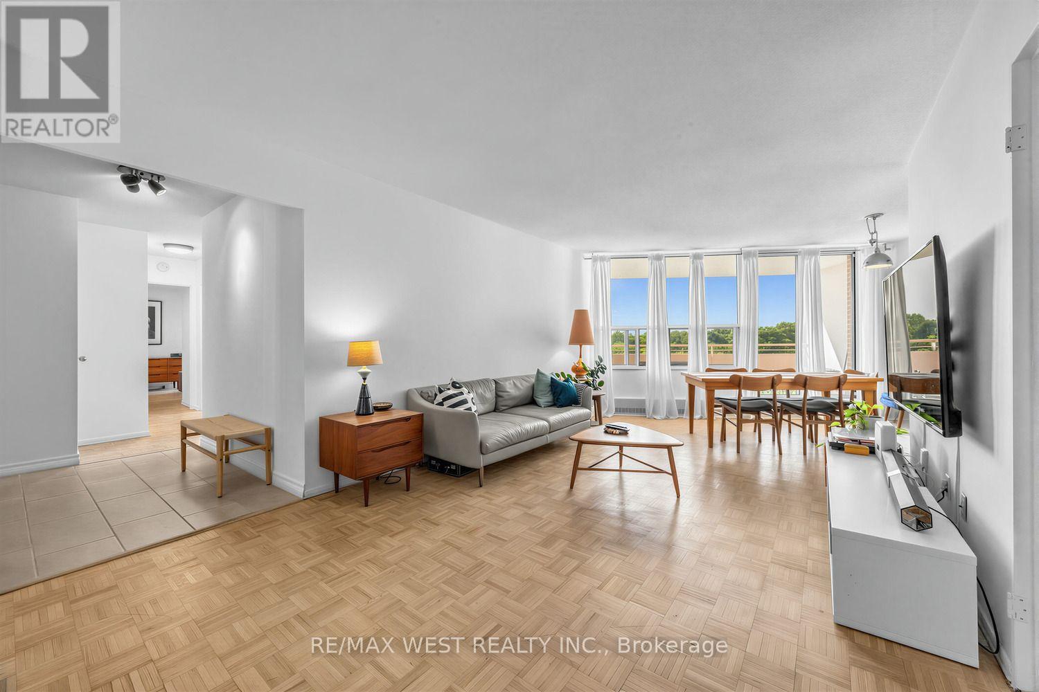 805 - 60 Pavane Linkway, Toronto, Ontario  M3C 1A1 - Photo 7 - C13639568