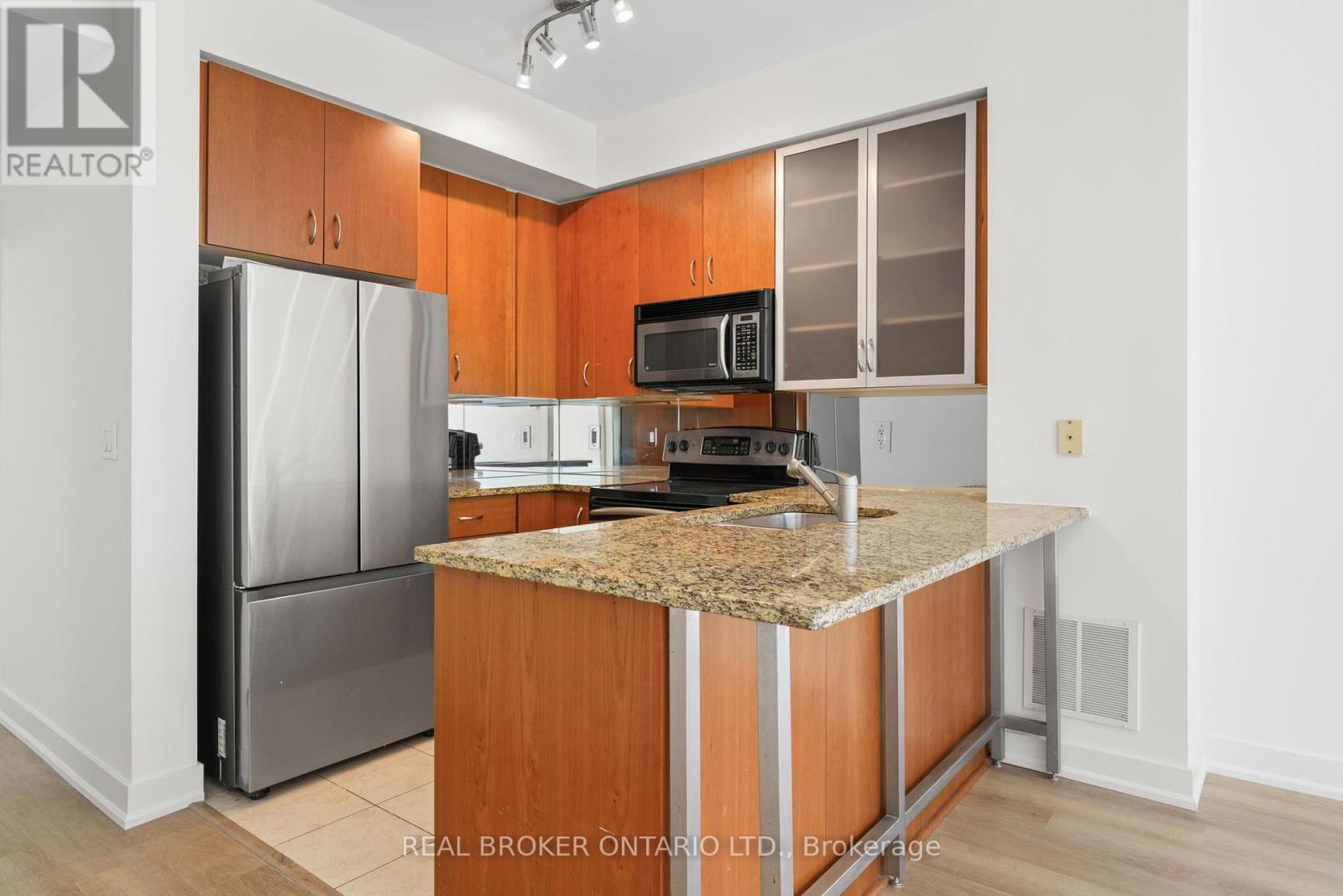 1404 - 438 King Street W, Toronto, Ontario  M5V 3T9 - Photo 8 - C13639690