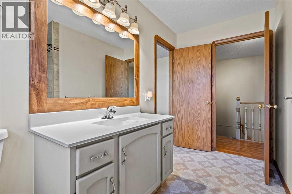 158 Saratoga Close NE, Calgary, Alberta  T1Y 7A1 - Photo 24 - A2325976