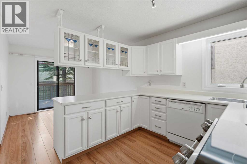 30 Sandarac Circle NW, Calgary, Alberta  T3K 3G7 - Photo 5 - A2334361