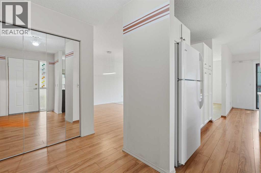 30 Sandarac Circle NW, Calgary, Alberta  T3K 3G7 - Photo 3 - A2334361