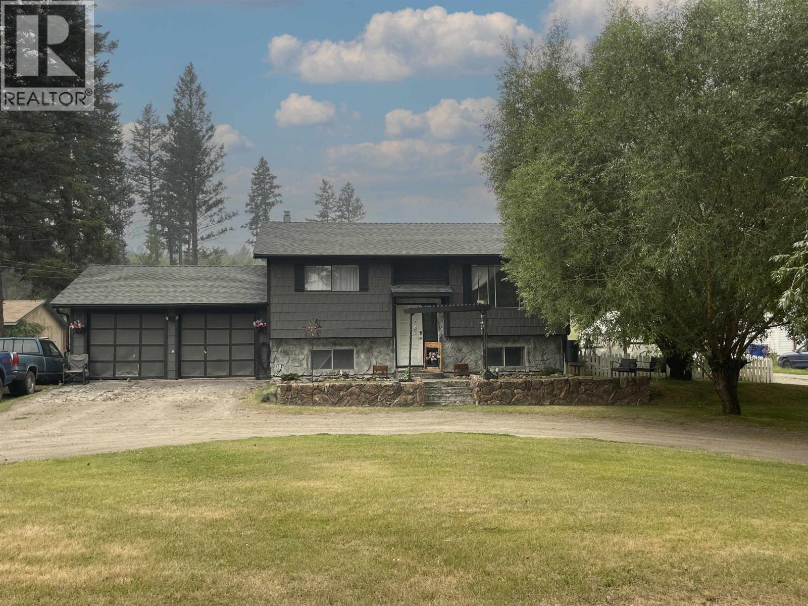 5418 Park Drive, 103 Mile House, British Columbia  V0K 2E1 - Photo 1 - R3152744