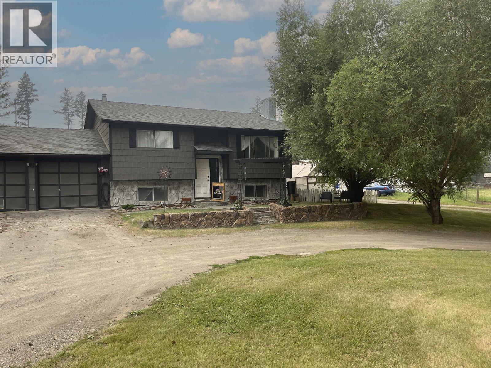 5418 Park Drive, 103 Mile House, British Columbia  V0K 2E1 - Photo 2 - R3152744