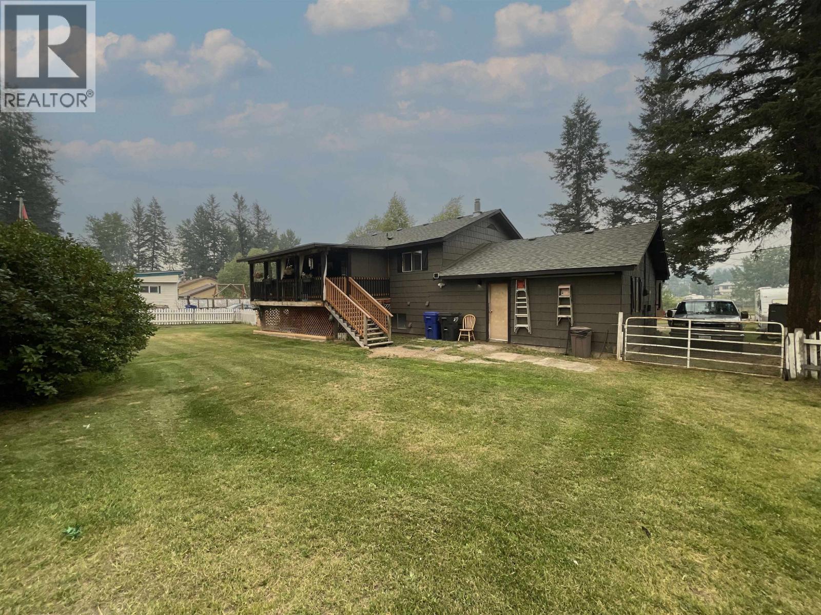 5418 Park Drive, 103 Mile House, British Columbia  V0K 2E1 - Photo 3 - R3152744