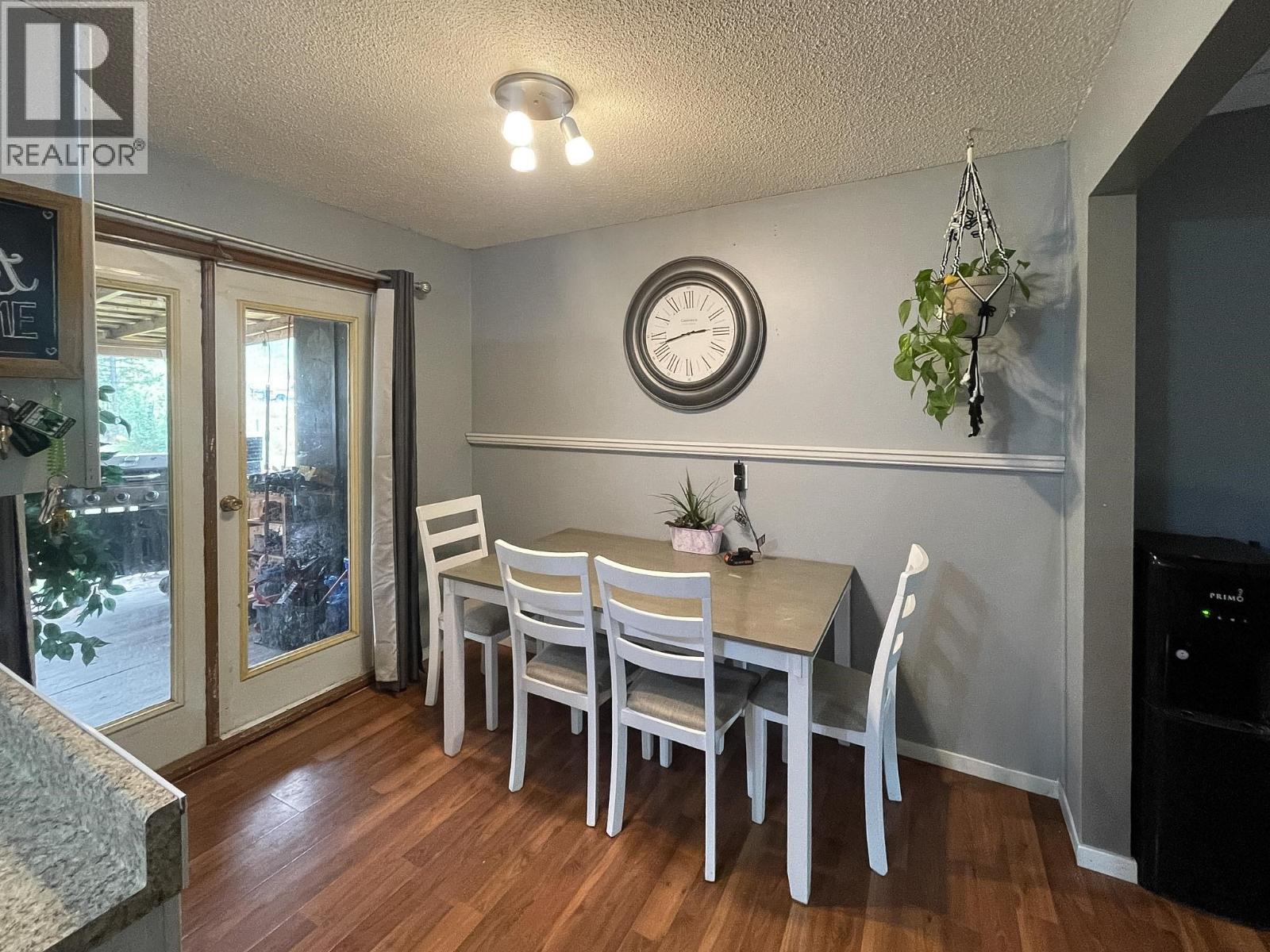 5418 Park Drive, 103 Mile House, British Columbia  V0K 2E1 - Photo 9 - R3152744