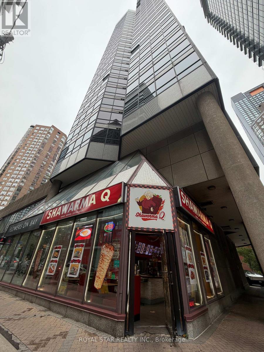987 Bay Street, Toronto, Ontario  M5S 3C4 - Photo 1 - C13638908