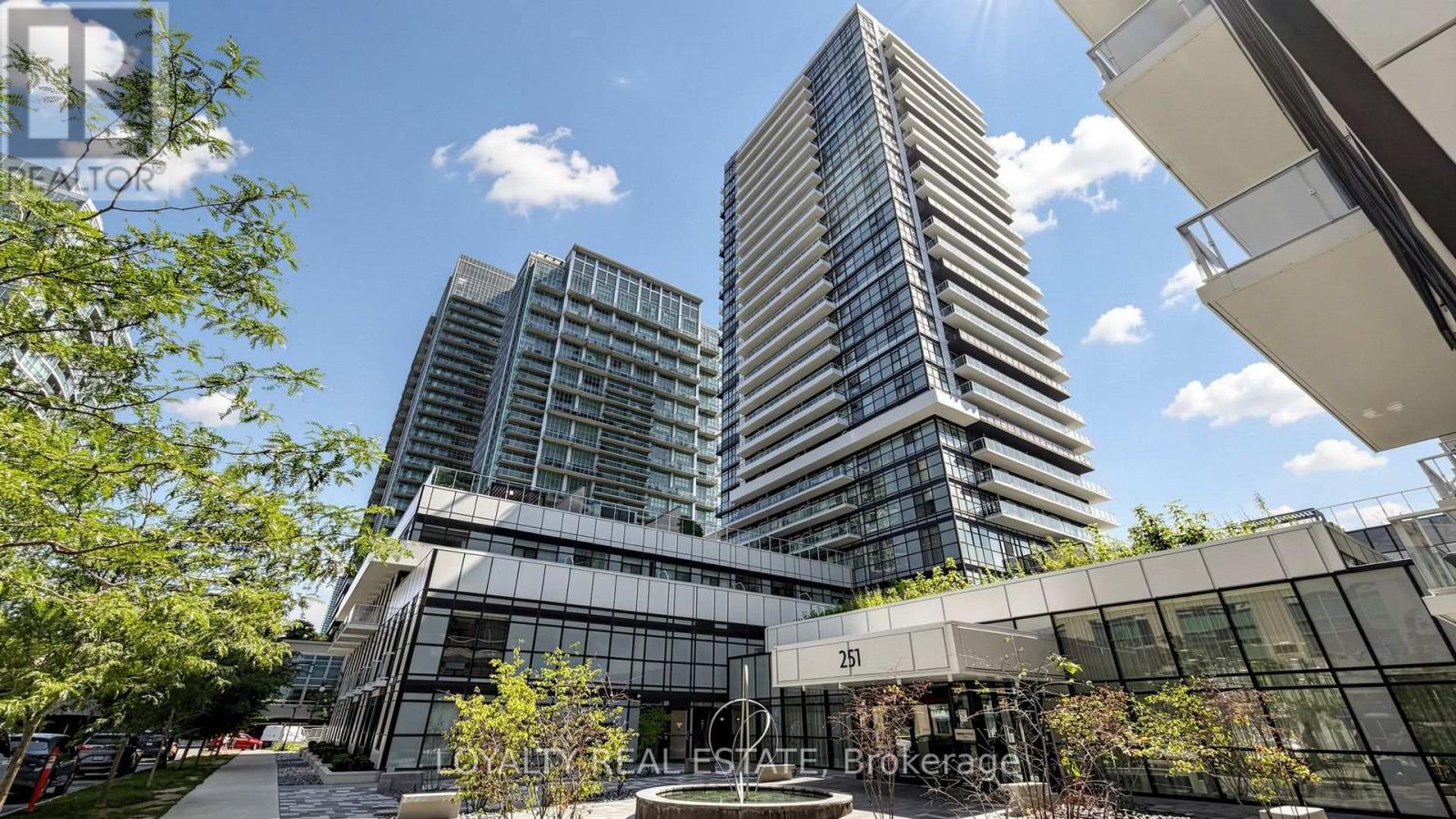 <div class="slider-price">$679,000</div><p>2709 - 251 Manitoba Street, Toronto, Ontario</p>