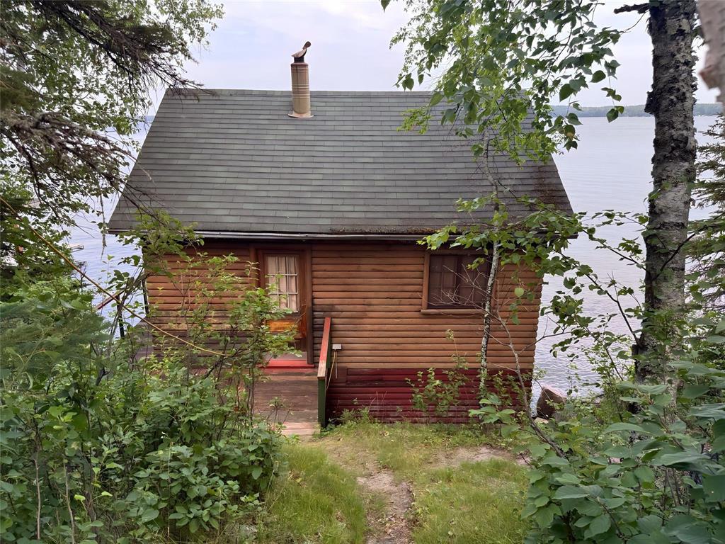 40 Toniata Road, Falcon Lake, Manitoba R0E 0N0 - Photo 2 - 202619527