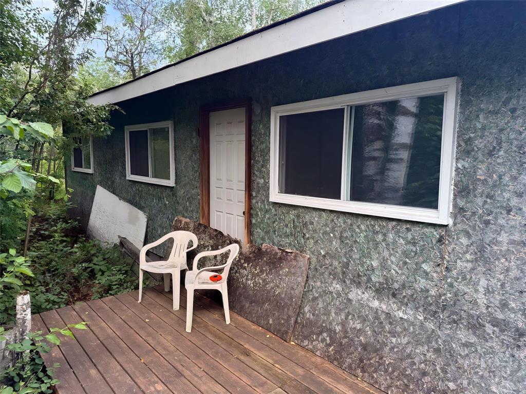 40 Toniata Road, Falcon Lake, Manitoba R0E 0N0 - Photo 3 - 202619527