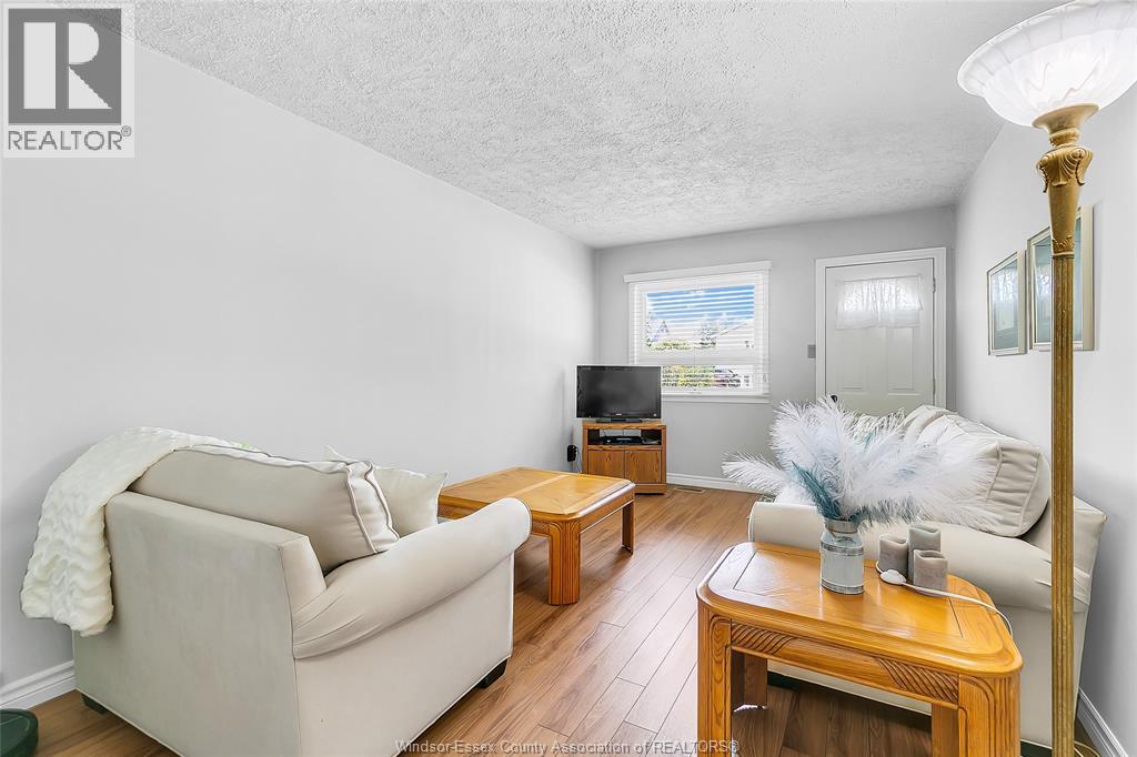 567 Stanley, Windsor, Ontario  N8X 3A9 - Photo 2 - 26018868