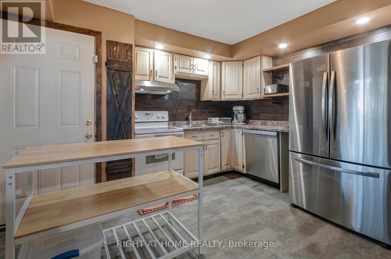 201 Steel Street, Barrie, Ontario L4M 2G8 - Photo 5 - S13639300