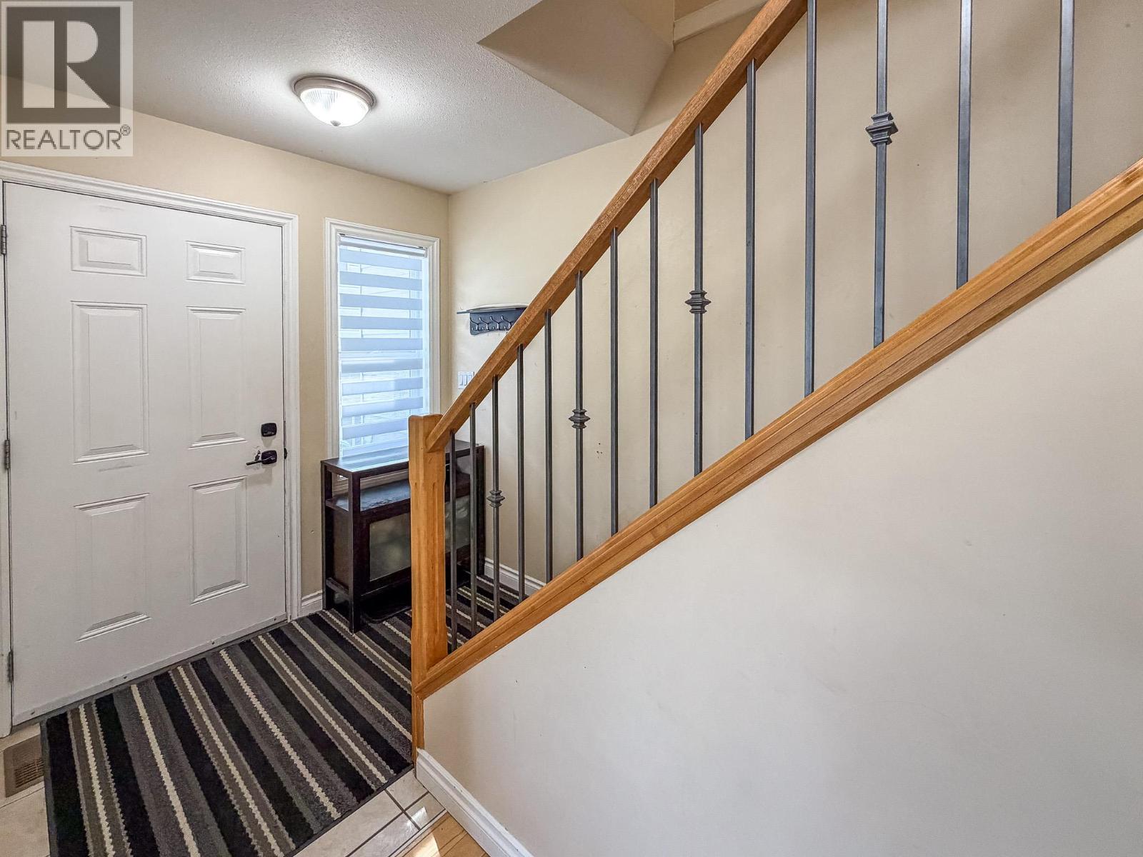 188 9th S Street Unit# 2, Cranbrook, British Columbia V1C 1P8 - Photo 5 - 10396667