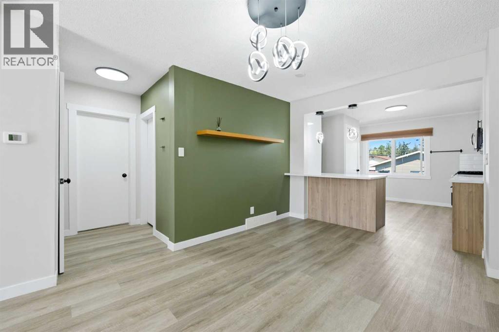 4608 70 Street NW, Calgary, Alberta  T3B 2K6 - Photo 17 - A2329505