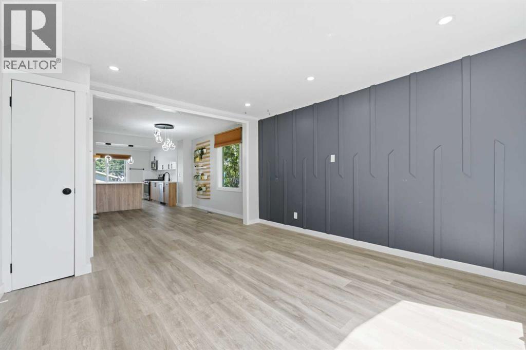 4608 70 Street NW, Calgary, Alberta  T3B 2K6 - Photo 5 - A2329505