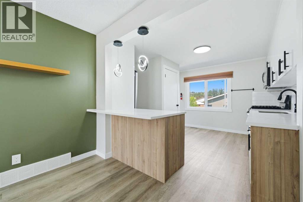 4608 70 Street NW, Calgary, Alberta  T3B 2K6 - Photo 12 - A2329505