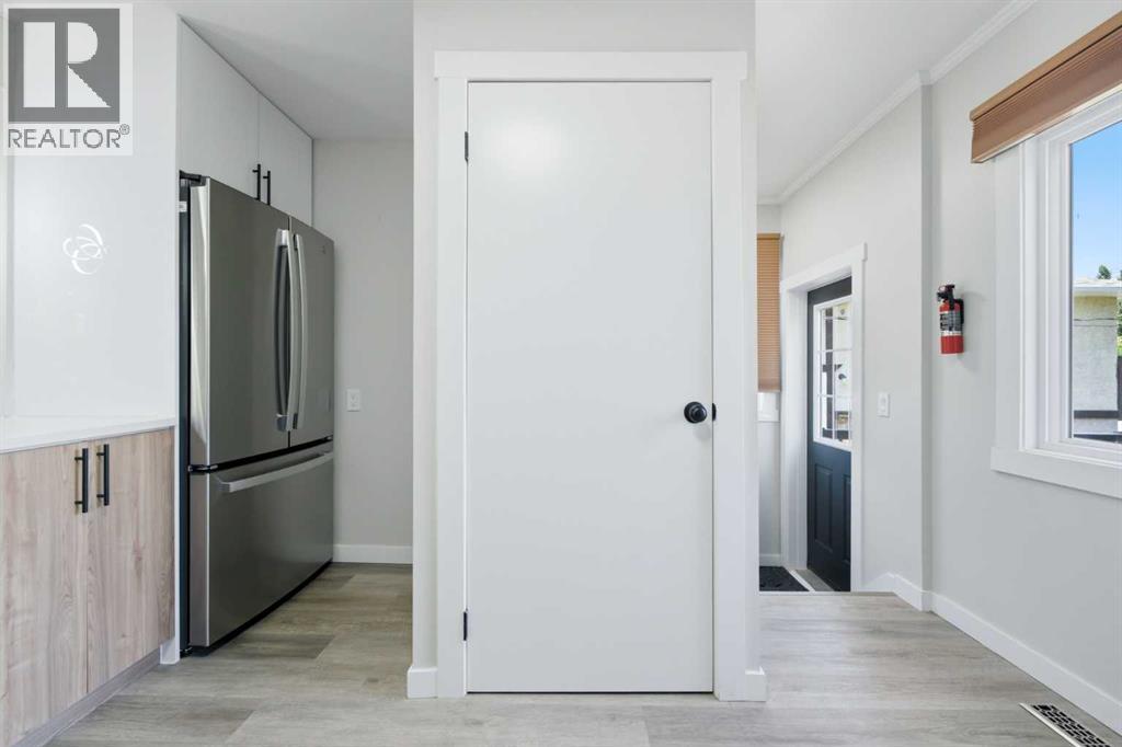 4608 70 Street NW, Calgary, Alberta  T3B 2K6 - Photo 16 - A2329505