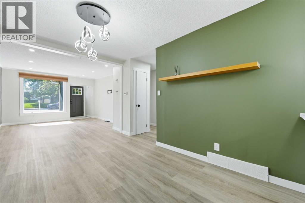 4608 70 Street NW, Calgary, Alberta  T3B 2K6 - Photo 13 - A2329505