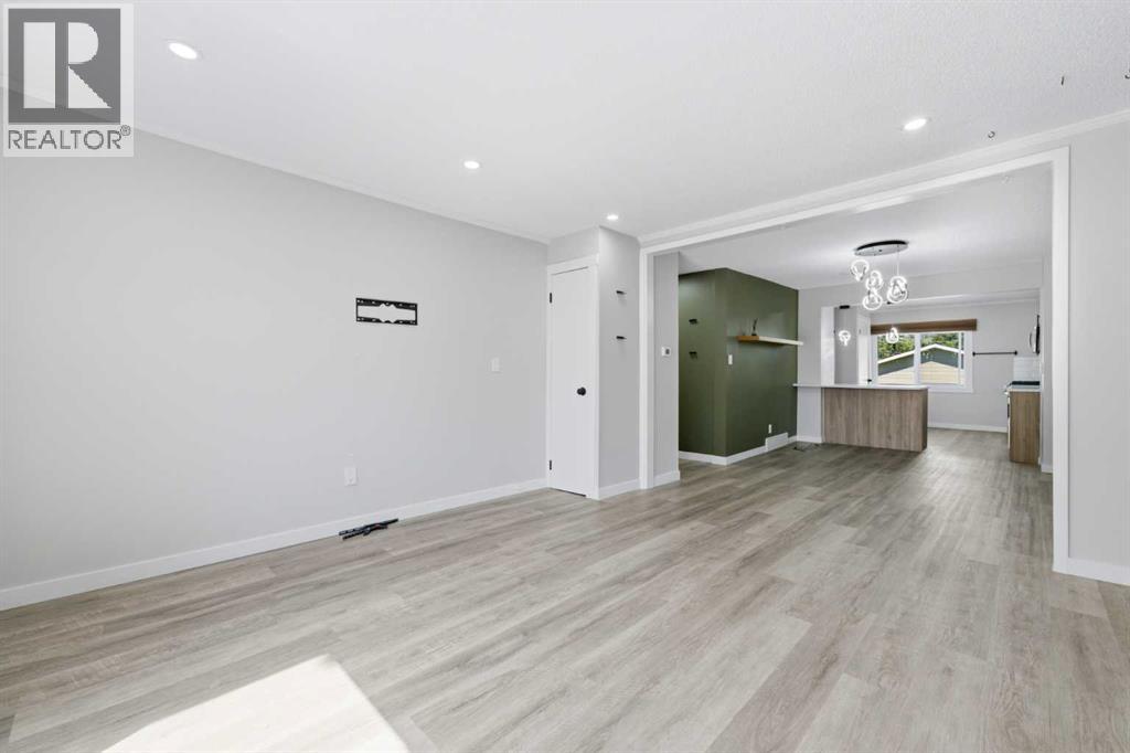 4608 70 Street NW, Calgary, Alberta  T3B 2K6 - Photo 11 - A2329505