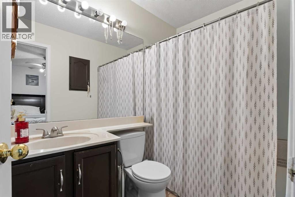 403 Shawinigan Drive SW, Calgary, Alberta  T2Y 3A2 - Photo 14 - A2332037