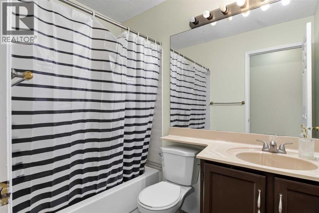 403 Shawinigan Drive SW, Calgary, Alberta  T2Y 3A2 - Photo 17 - A2332037