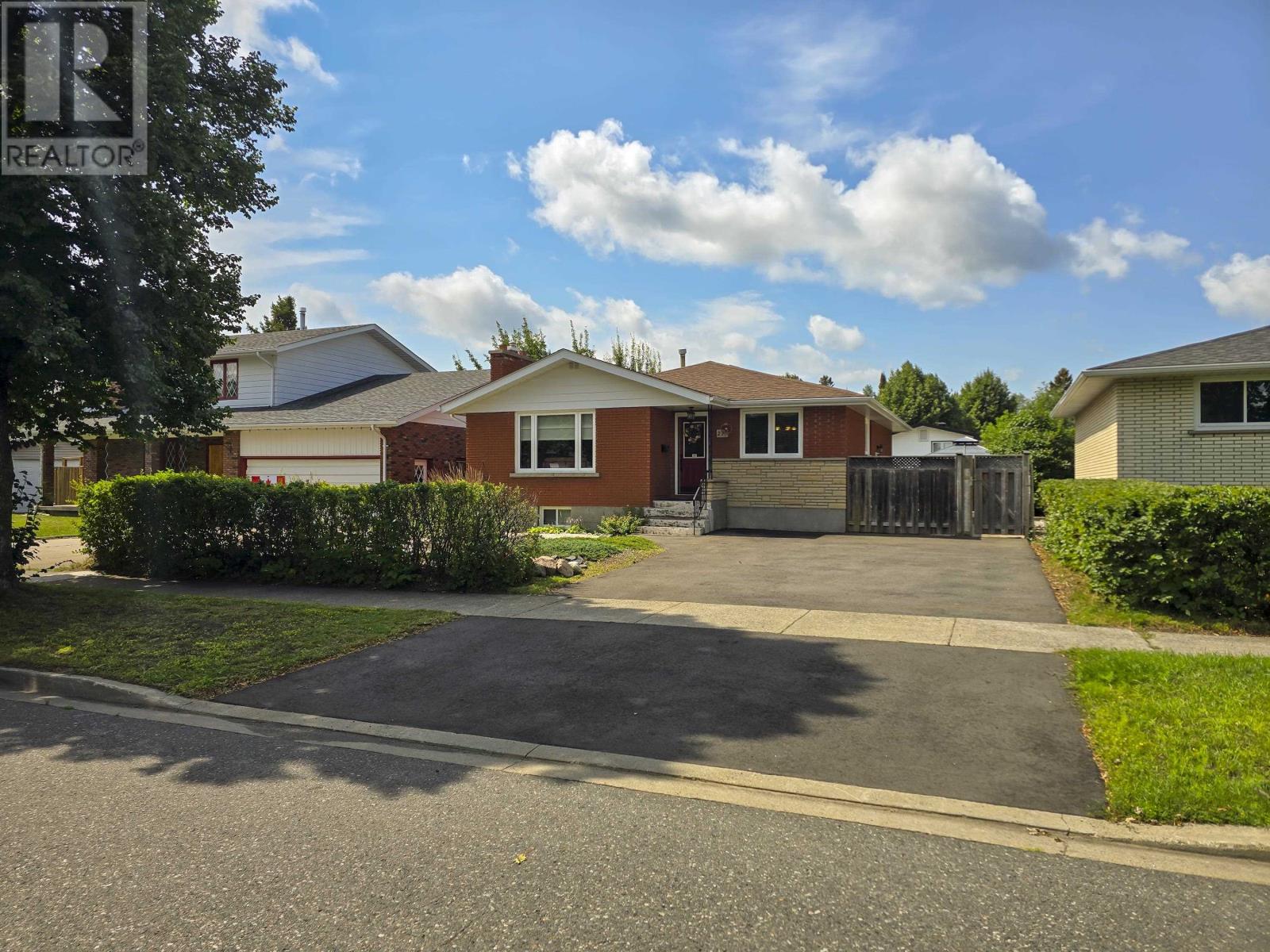 237 Anten St., Thunder Bay, Ontario  P7B 5J5 - Photo 2 - TB2602244