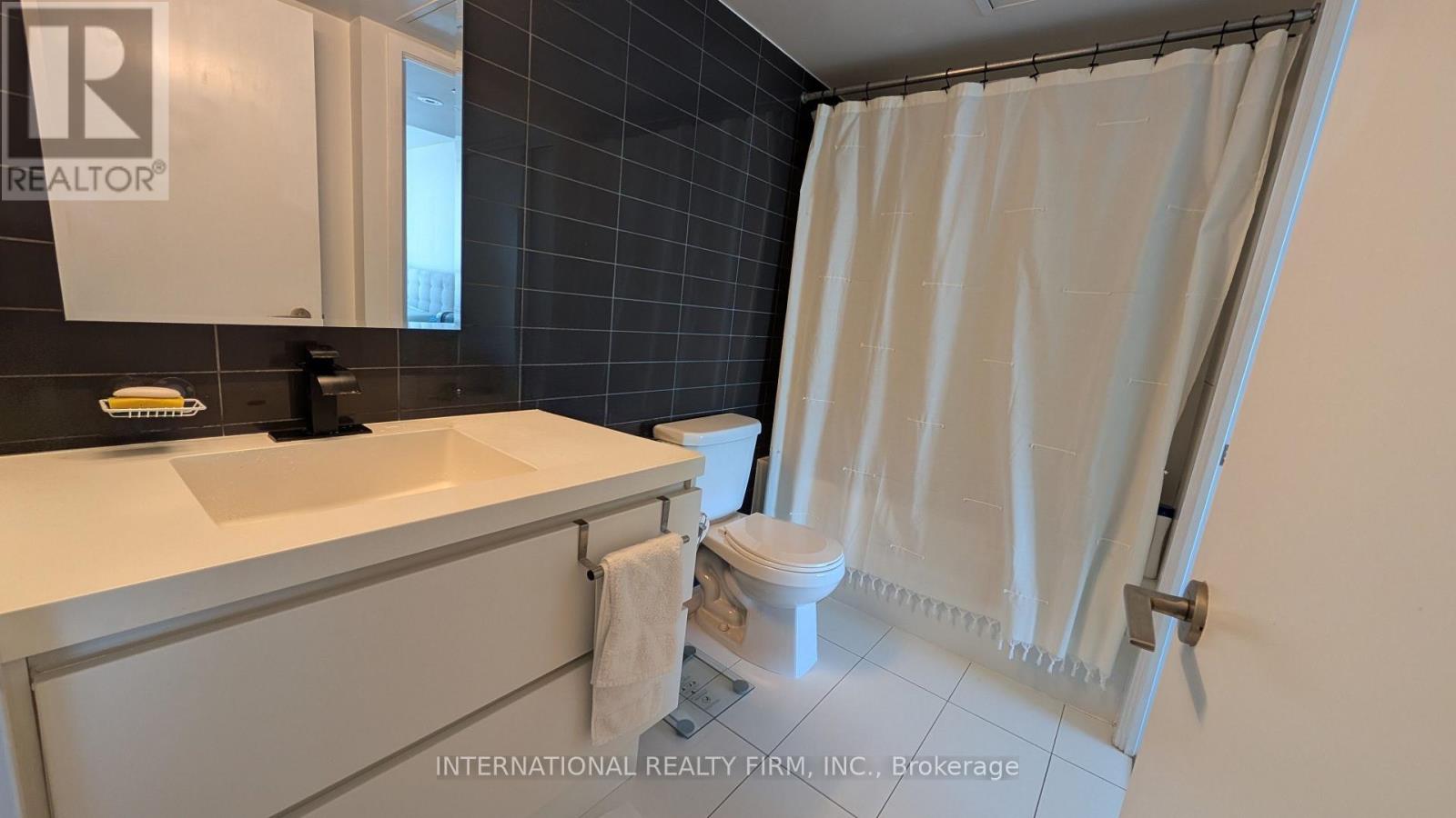 2110 - 85 Queens Wharf Road, Toronto, Ontario  M5V 0J9 - Photo 10 - C13639764