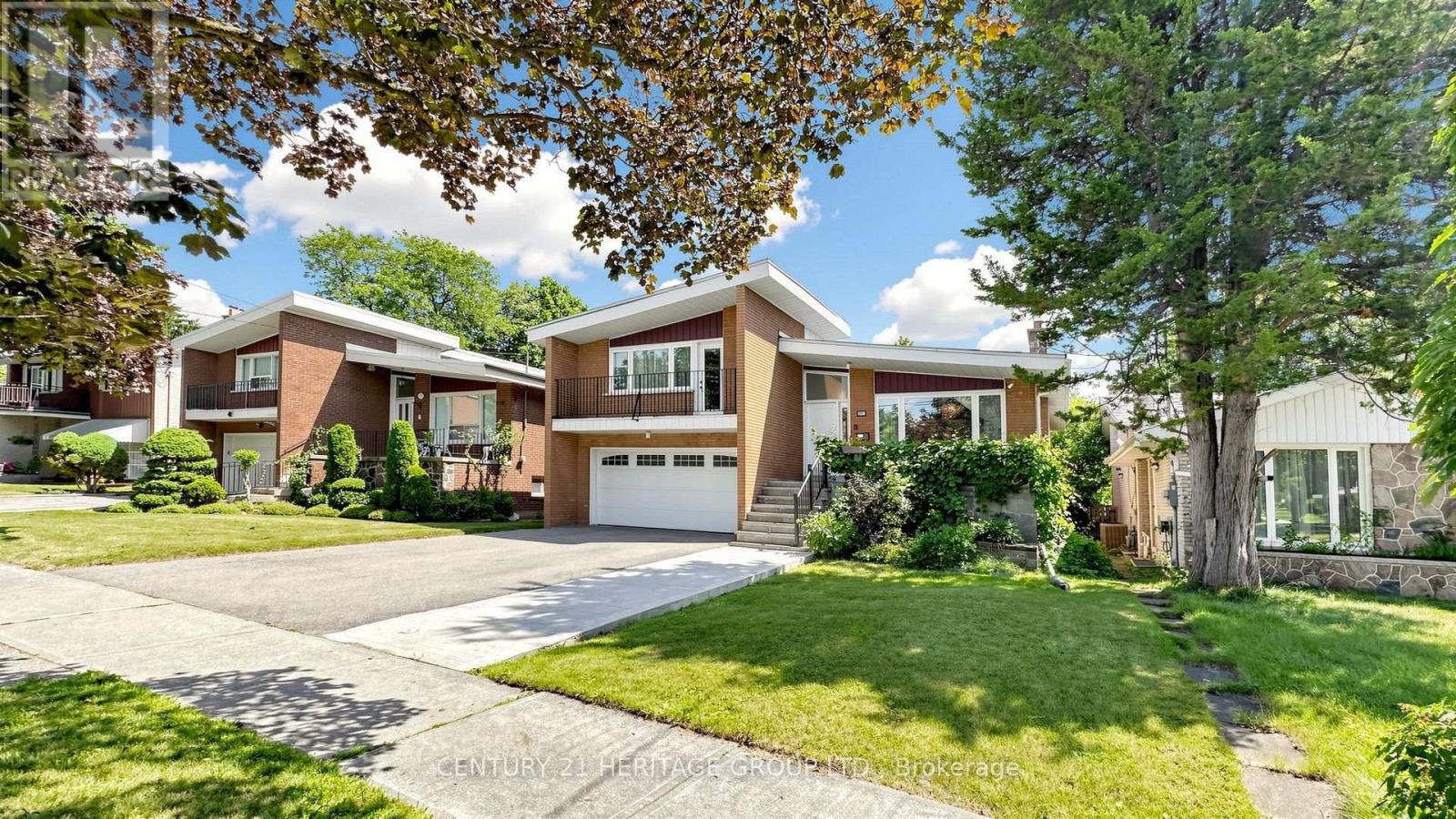 <div class="slider-price">$1,458,000</div><p>33 Tollerton Avenue, Toronto, Ontario</p>
