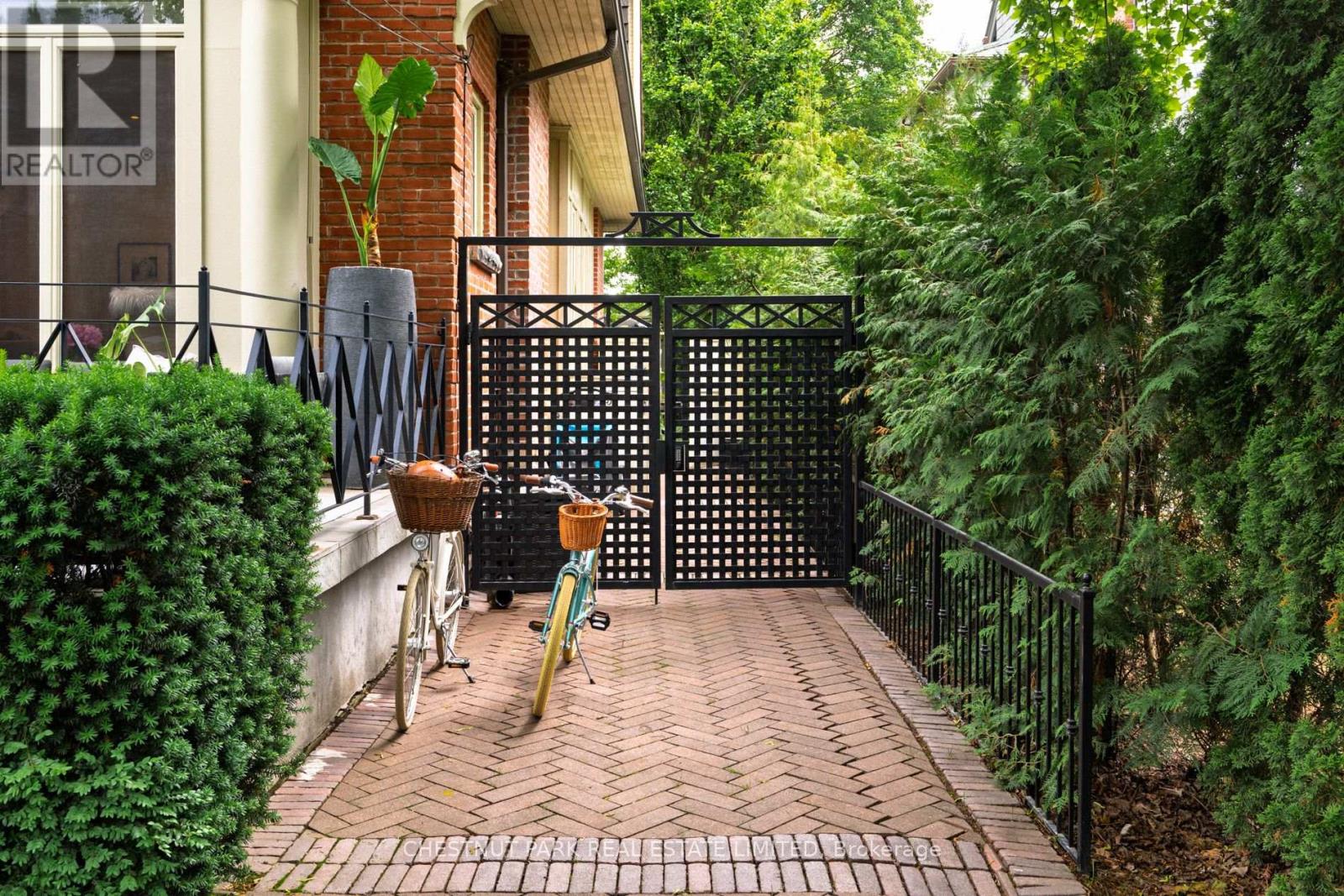 83 Binscarth Road, Toronto, Ontario  M4W 1Y3 - Photo 3 - C13640040