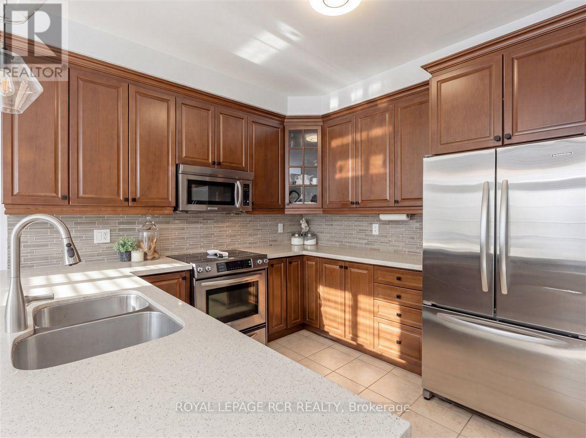 4 Gamble Drive, Ajax, Ontario  L1Z 0H2 - Photo 10 - E13639738